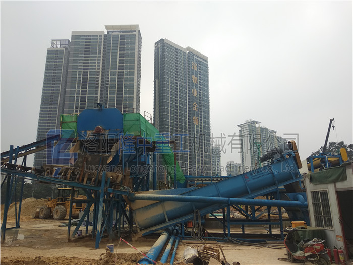 ���ͼ�(x��)ɳ���ՙC���F(xi��n)һ�wÓˮ�������I(y��)�����D(zhu��n)�Vɽ��ʯ��